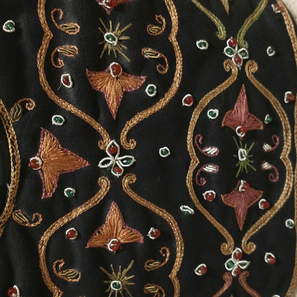 Embroidered Handbag - Picture 2 of 9